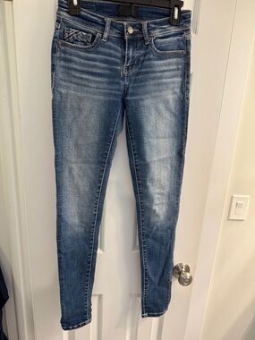 Buckle Women's Medium Wash Denim Skinny Jeans